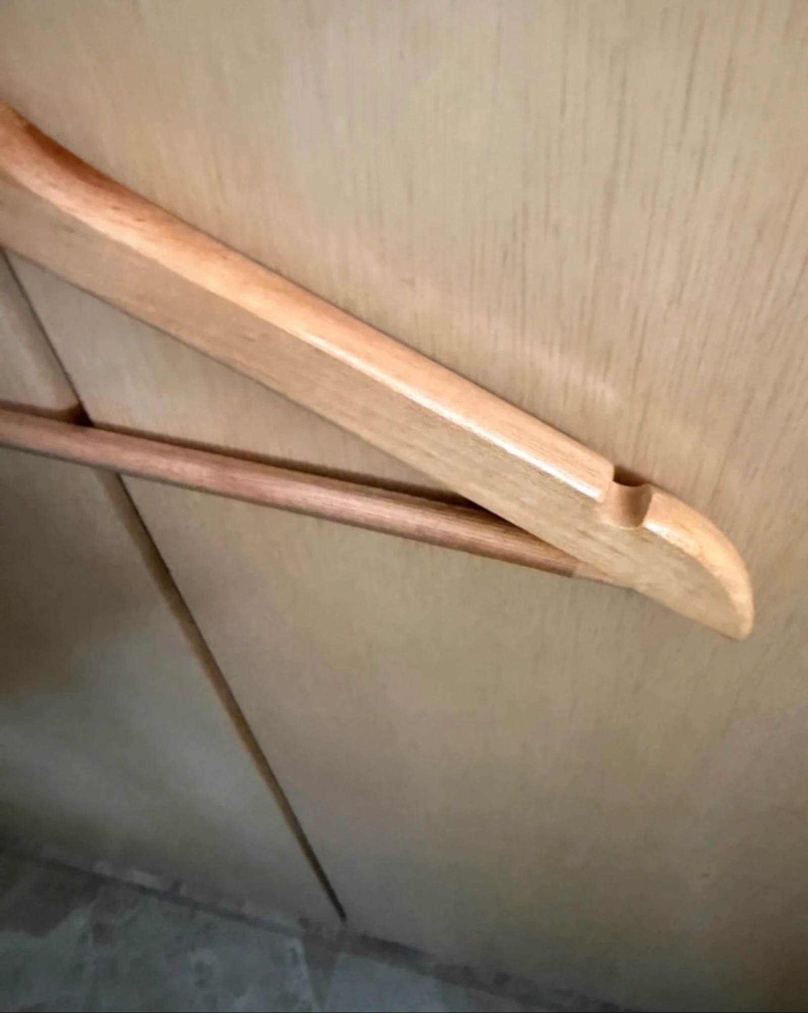 Pack of 10 Natural Wood Hangers for Closet – photo 3
